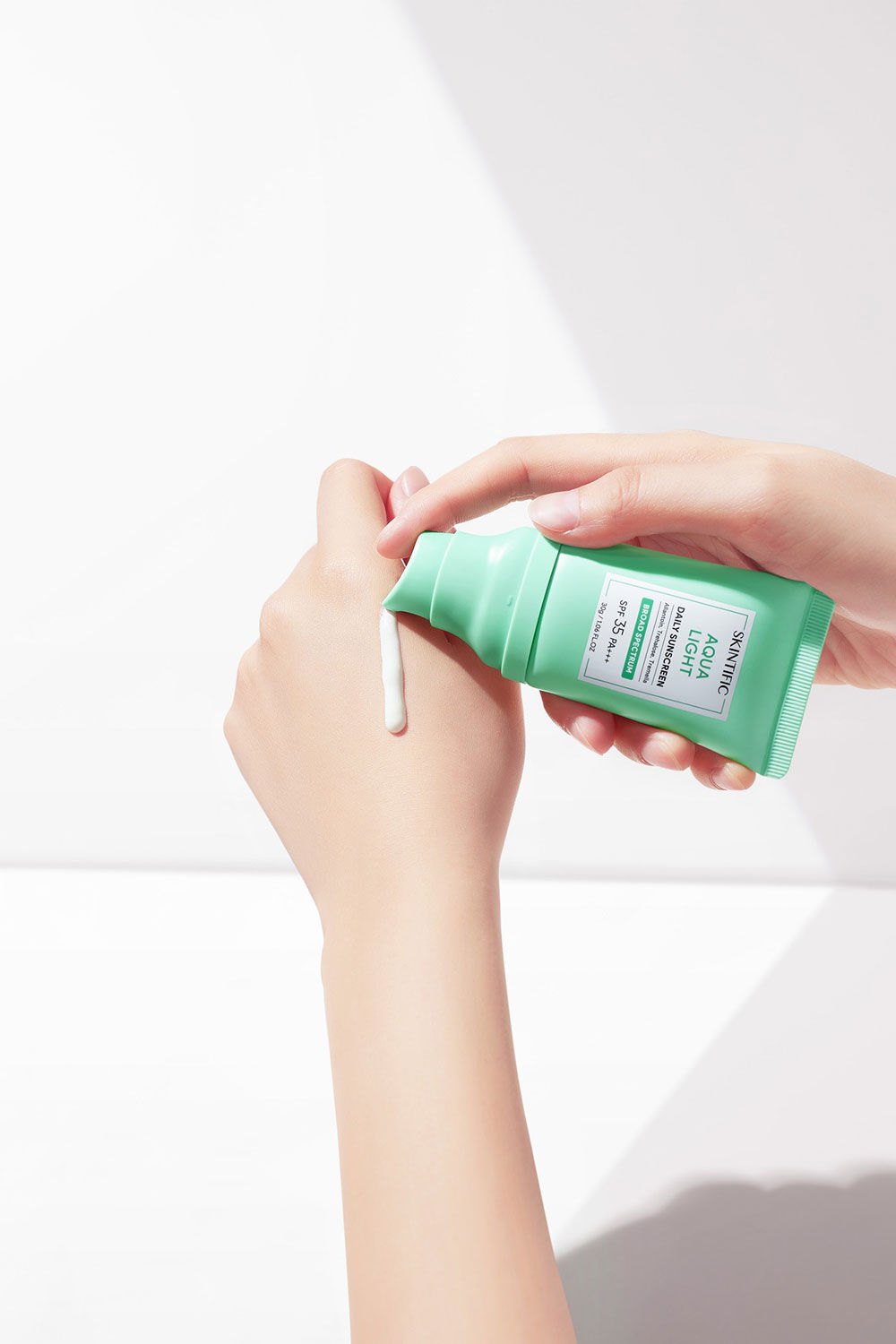 Skintific Aqua Light Daily Sunscreen 30g - Image 3
